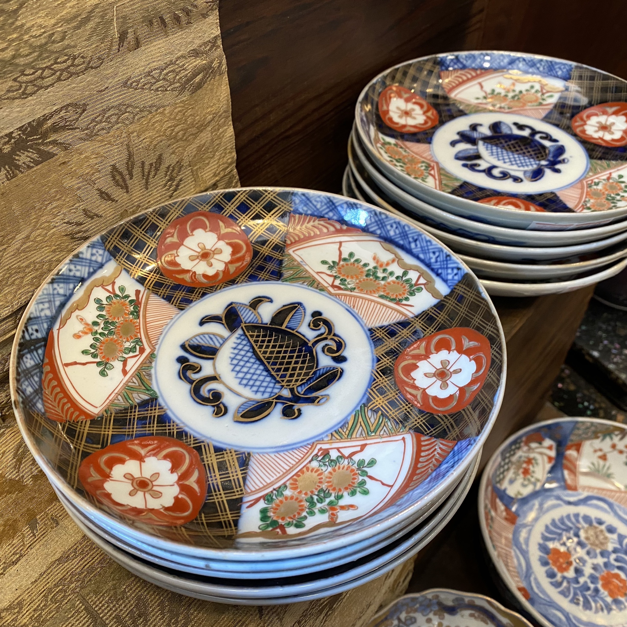 伊万里焼 赤絵 中皿 金襴手 | Antique Nanae