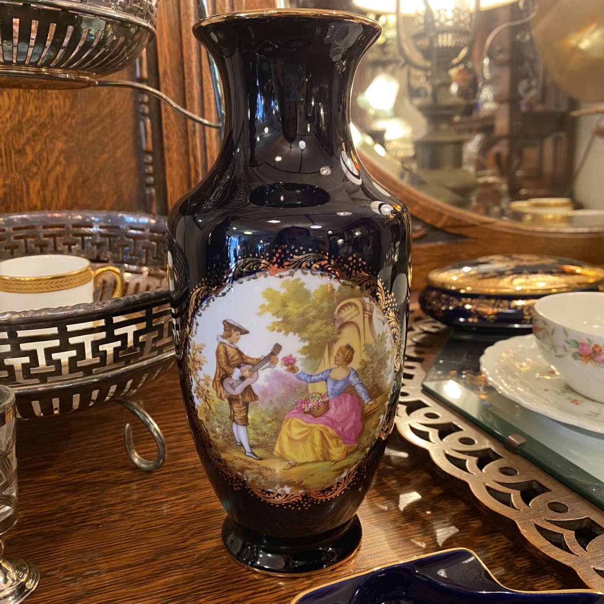 Limoges リモージュ Fragonard 花瓶 Limoges リモージュ Fragonard 花瓶