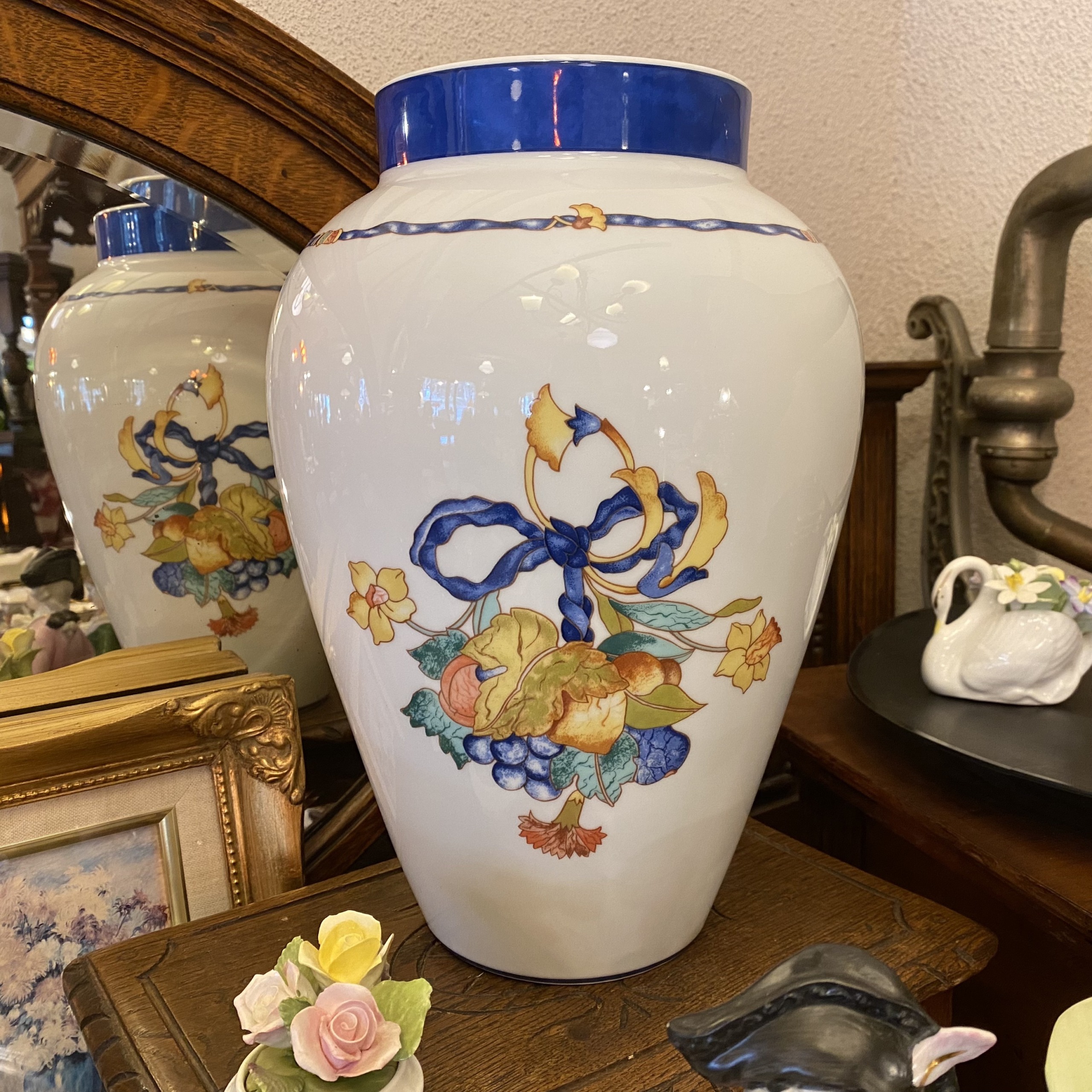 Bernardaud Limoges 『BORGHESE』　花瓶 Bernardaud Limoges 『BORGHESE』 花瓶 - メルカリ