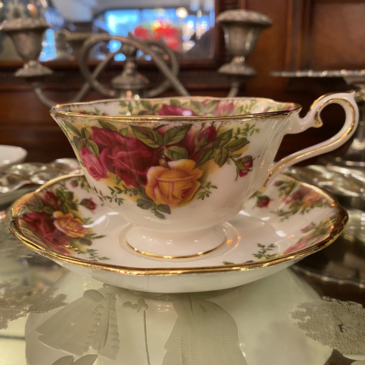 Royal Albert　ティーカップ＆ソーサー　オールドカントリーローズ