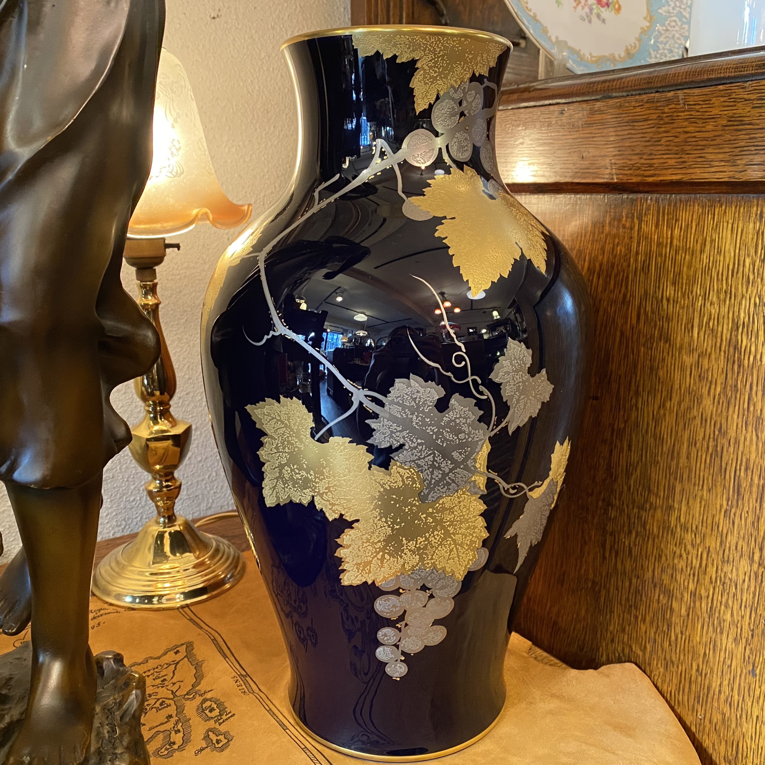 大倉陶園 瑠璃金蝕ぶどう 花瓶 | Antique Nanae