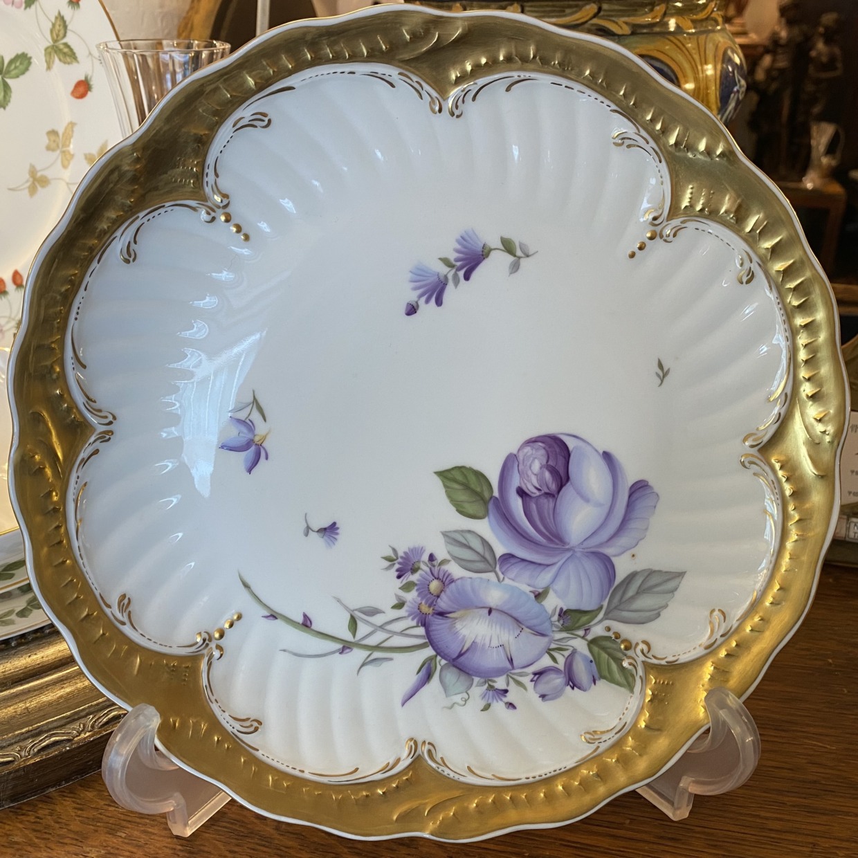 Limoges　ローズ、花の絵皿　フランス製